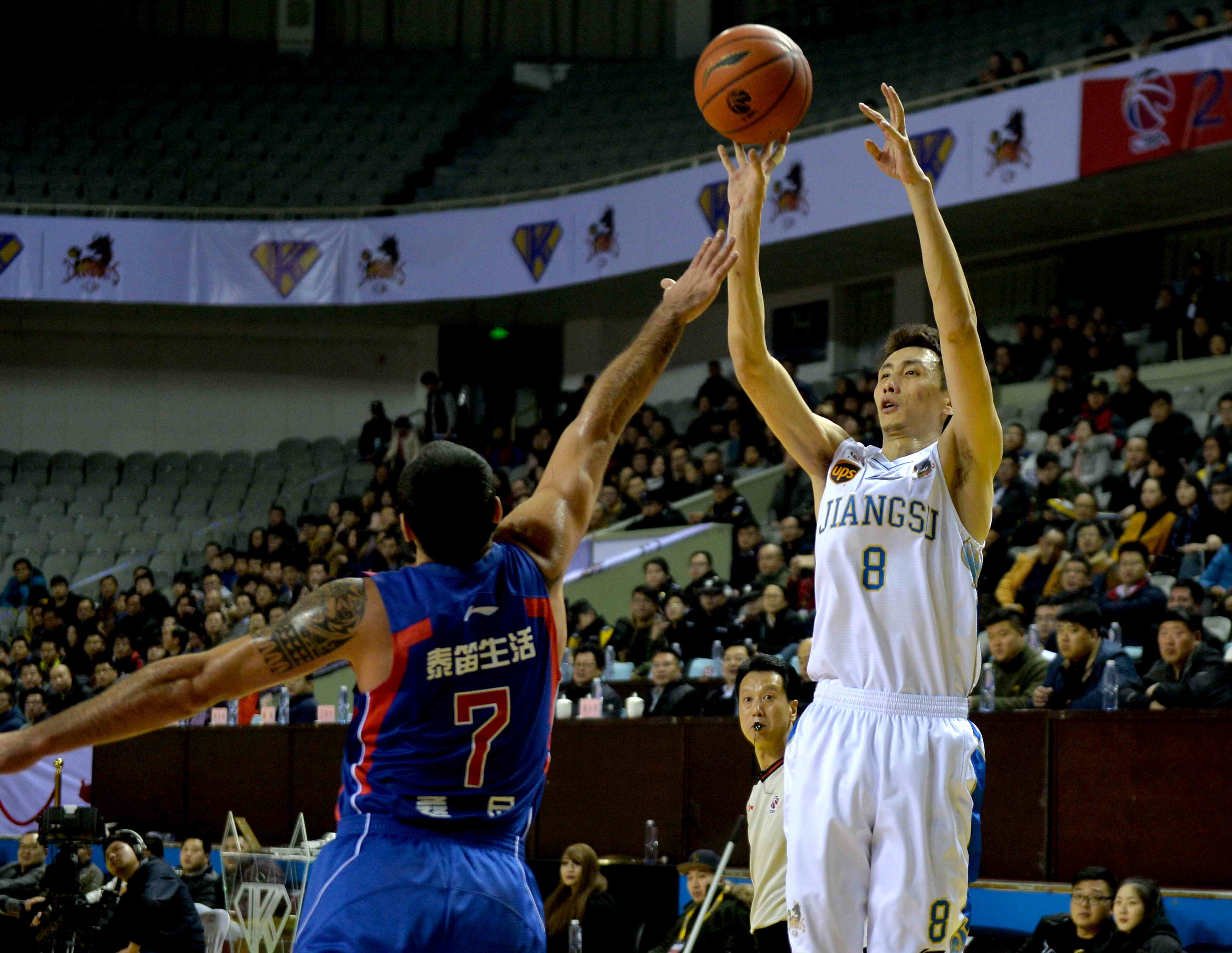 巴黎后卫穆 巴黎后卫穆