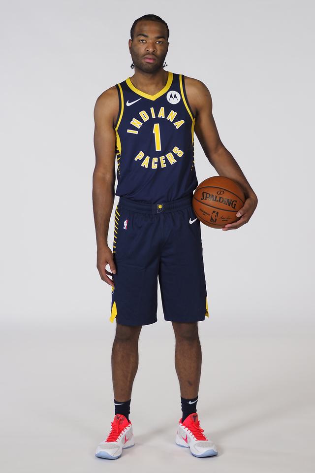 于临近地铁 于临近地铁